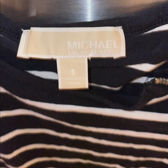 Micheal Kors Navy Zipper Top - Picture 4 of 13